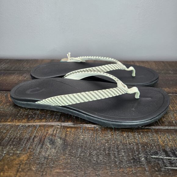 NEW Olukai Ho'Opio Womens Size 7 Sandals Flip Flop Thong Flat Striped White Gray - Picture 1 of 12
